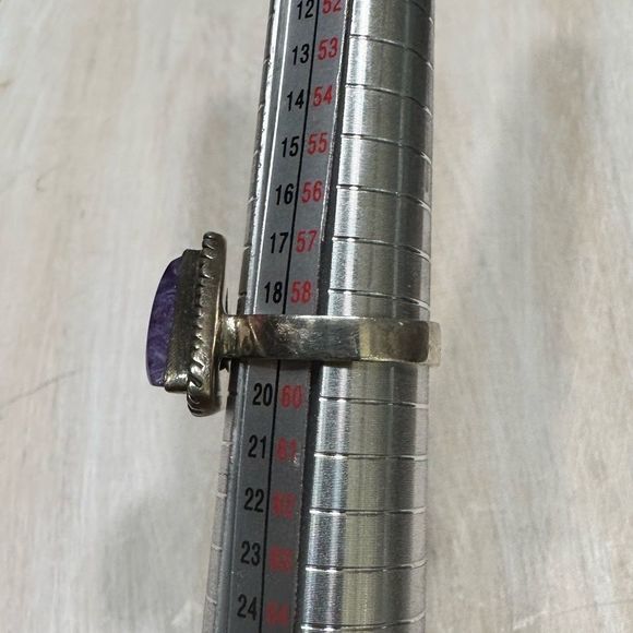 TRIANGLE Single Stone Sterling Silver Ring - Picture 4 of 4